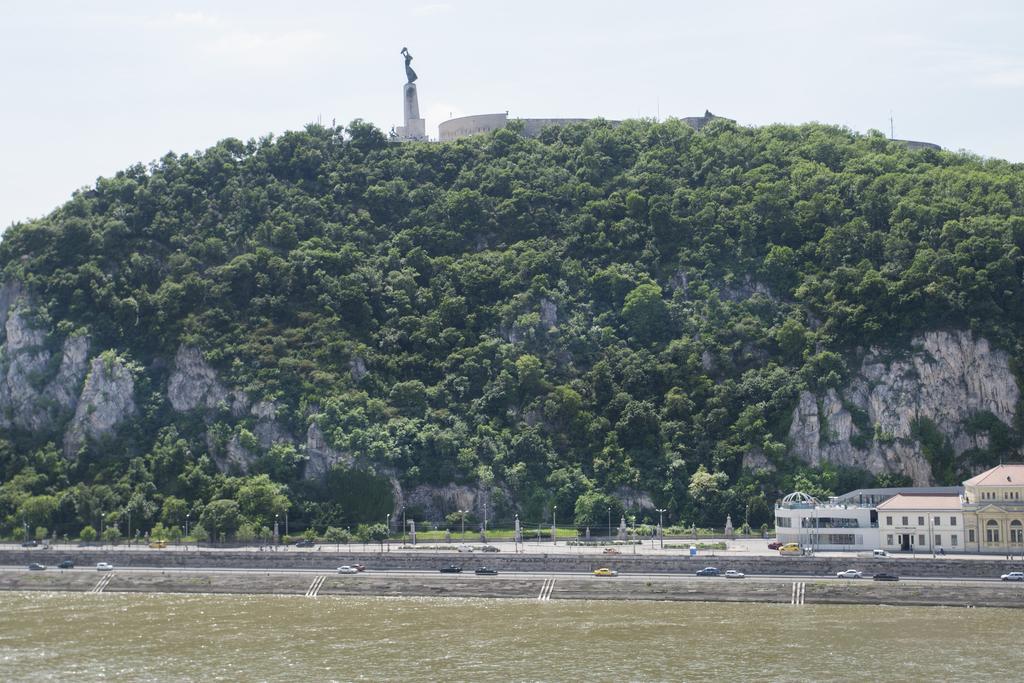 Riverside Flat With King Castle View ブダペスト エクステリア 写真